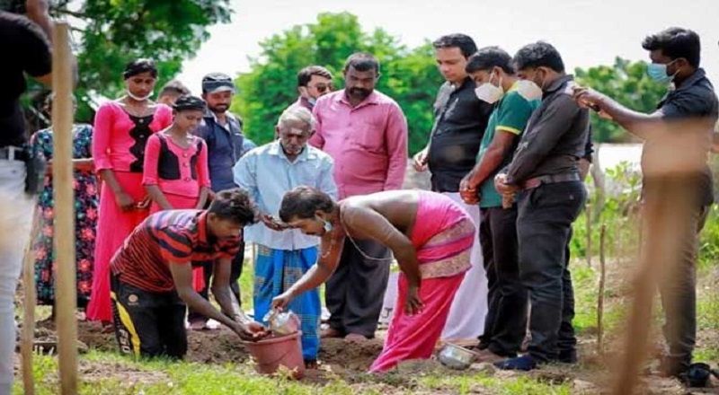 பாம்பு தீண்டி உயிரிழந்த சிறுமியின் பெற்றோருக்கு புதிய வீடு!