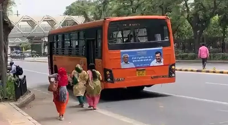 பெண் பயணிகளை ஏற்றாமல் சென்ற அரசு பேருந்து; டிரைவர் சஸ்பெண்ட்!