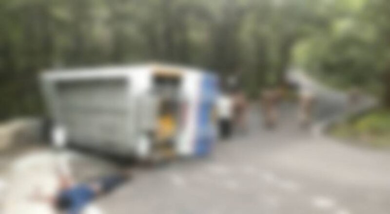 சீனா- வியட்நாம் எல்லையில் வேன் கவிழ்ந்து விபத்து!