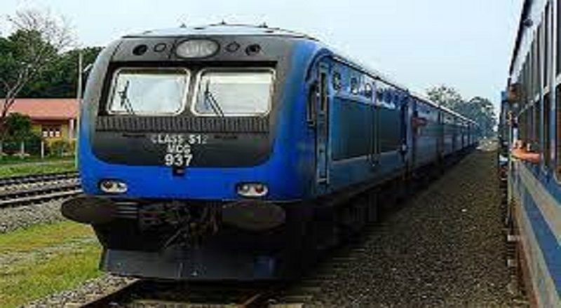 அஞ்சல் ரயிலில் மோதிய 18  மற்றும் 19  வயது சிறுவர்கள்