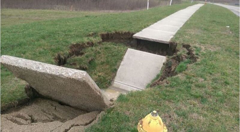 டெக்சாஸில் உள்ள கடற்கரை பூங்காவில் நடைபாதை இடிந்து விழுந்ததில் 21 பேர் காயம்