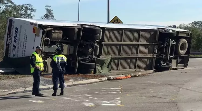 ஆஸ்திரேலியாவில் பேருந்து கவிழ்ந்து விபத்துக்குள்ளானதில் 10 பேர் பலி