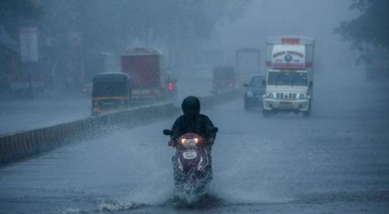 பிபர்ஜாய் புயல் குஜராத்தில் கரையைக் கடக்க தொடங்கியது