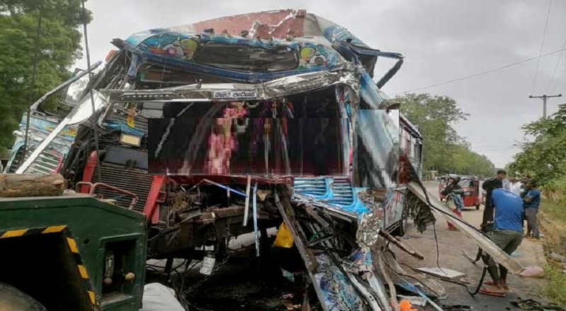 அம்பன்பொல பிரதேசத்தில் பேருந்து விபத்து : இருவர் பலி, 29 பேர் காயம்!