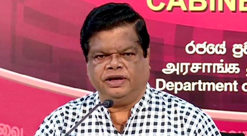 பணமில்லை : மாற்றுவழி இருந்தால் கூறுங்கள் - விபத்து தொடர்பில்  பந்துல குணவர்த்தன கருத்து!