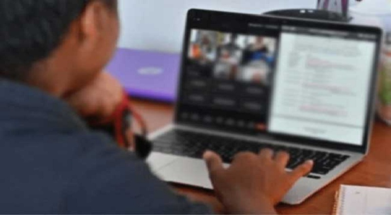 காலாவதியான பொருட்களை விற்பனை செய்த நிறுவனம் முற்றுகை!