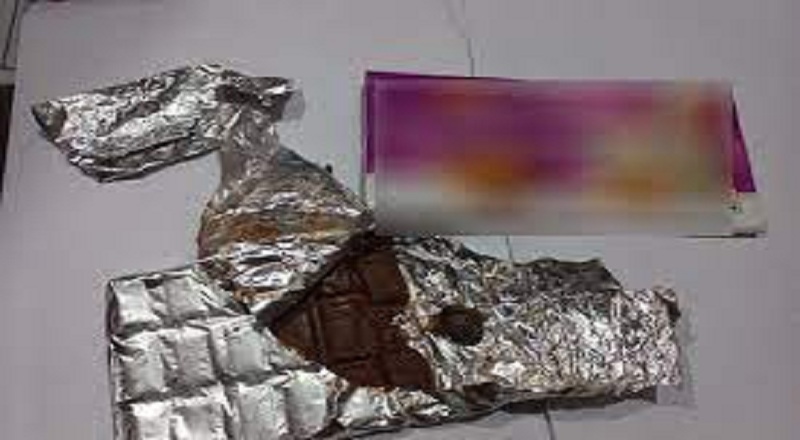 பிரபல வைத்தியசாலையில் கொள்வனவு செய்யப்பட்ட சொக்லேட்டில் மனித எச்சம் கண்டுப்பிடிப்பு!