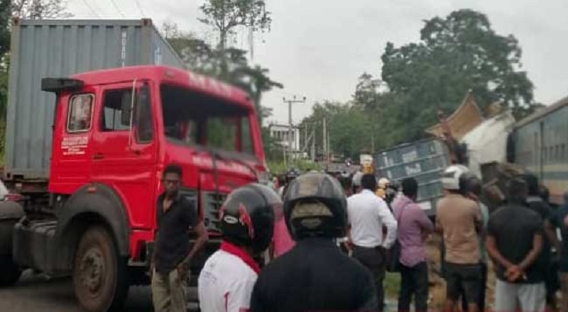 மீரிகம பகுதியில் சற்றுமுன் ஏற்பட்ட பாரிய விபத்து!