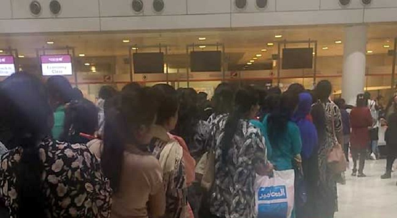 குவைத்தில் சட்டவிரோதமாக தங்கியிருந்த இலங்கையர்கள் நாடு திரும்பினர்!