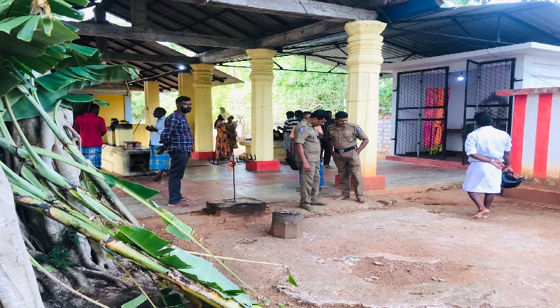 வவுனியாவில் ஶ்ரீ முத்துமாரி அம்மன் ஆலயத்தின் சிலைகள் பெயர்த்தெடுப்பு : விஷமிகள் அட்டகாசம்!