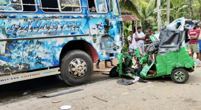 பேருந்தின் மீது முச்சக்கரவண்டி மோதி பாரிய விபத்து!