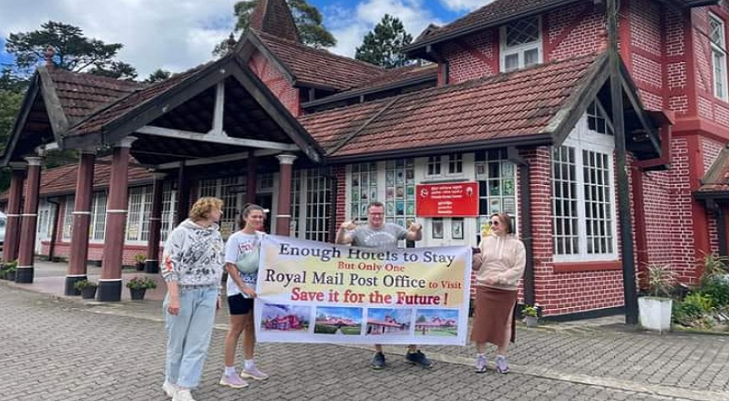 நுவரெலியா தபால் நிலையத்தை விற்பனை செய்வதற்கு வெளிநாட்டு சுற்றுலா பயணிகள் எதிர்ப்பு!