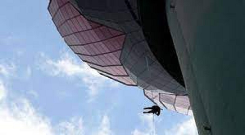 கொழும்பு லோட்டஸ் டவரில் அப்சீலிங் சாகச விளையாட்டு ஆரம்பம்!