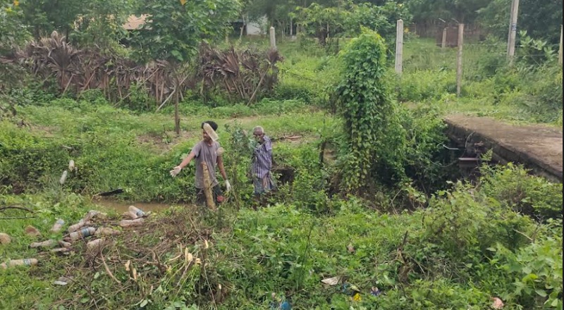 முறிகண்டியில் வெள்ள நீரை வெளியேற்றுவதற்காக சிரமதான பணி முன்னெடுப்பு!