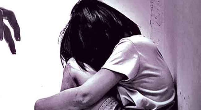 தனது மகளை 02 வருடங்களாக துஷ்பிரயோகத்திற்கு உட்படுத்திய தந்தை கைது!