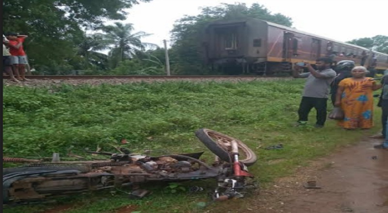 கிளிநொச்சியில் ரயிலுடன் மோதுண்டு இளம் குடும்பஸ்தர் பலி!