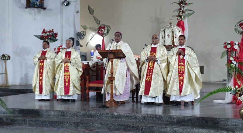 யாழில் நள்ளிரவில் திருப்பலி ஒப்புக்கொடுக்கப்பட்டு கிறிஸ்துமஸ் கொண்டாட்டங்கள் ஆரம்பம்!