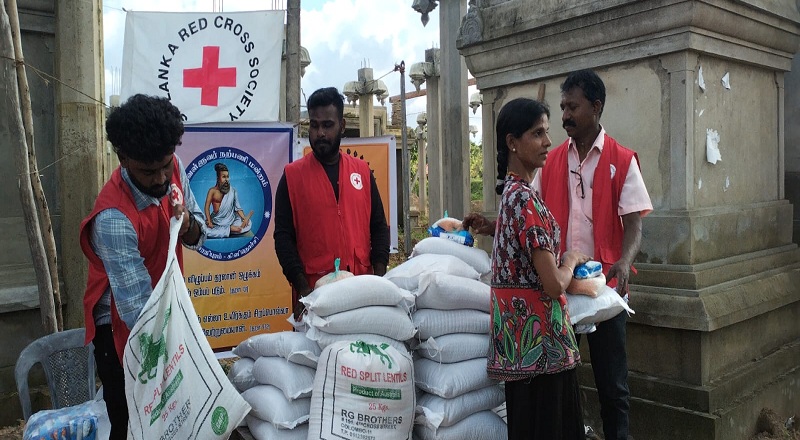 வெள்ளத்தினால் பாதிக்கப்பட்ட கிளிநொச்சி மக்களுக்கு நிவாரண உதவி!