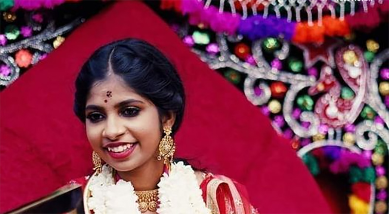 அற்பனுக்கு வாழ்வு வந்தால் அர்த்த இராத்திரியில் குடை பிடிப்பது போலாகிவிட்டது