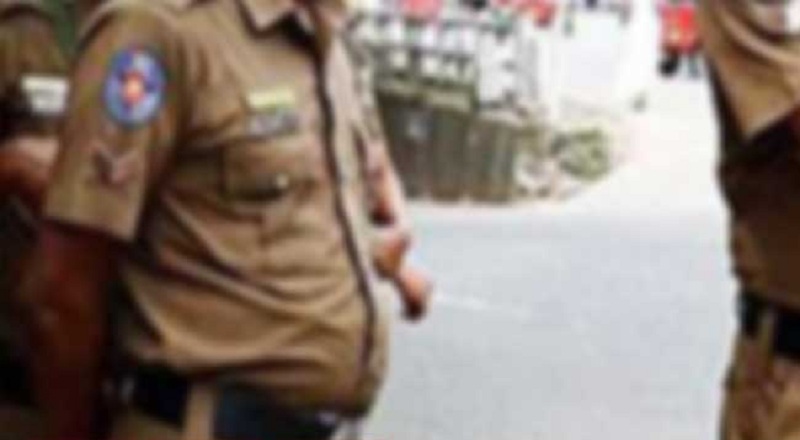 10000 ரூபாய் இலஞ்சம் பெற்ற பொலிஸ் அதிகாரிகள் கைது!