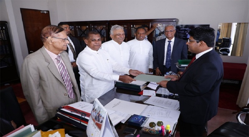 சபாநாயகருக்கு எதிராக 44 பிரேரணை கையளிப்பு!