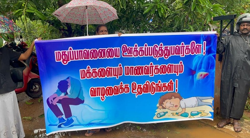 நானாட்டான் நகர பகுதிக்குள் மதுபானசாலைக்கு அனுமதி வழங்க வேண்டாம் என போராட்டம்!