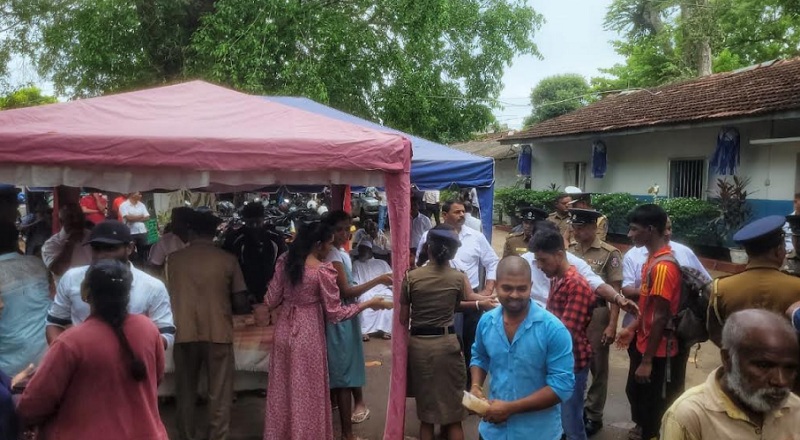 வவுனியாவில் தன்சல் வழங்கும் நிகழ்வு!