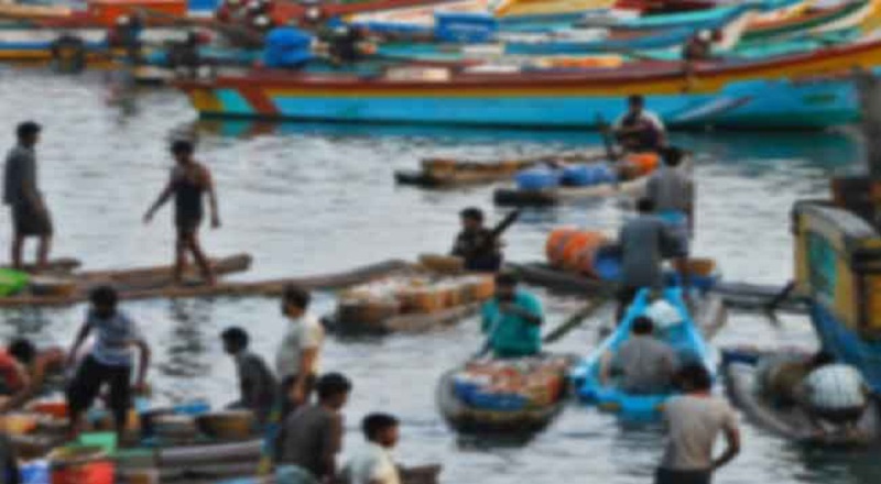 தொடர் கைதுகள் : அடையாள வேலை நிறுத்தப் போராட்டத்தில் ஈடுபடும் ராமேஸ்வரம் மீனவர்கள்!