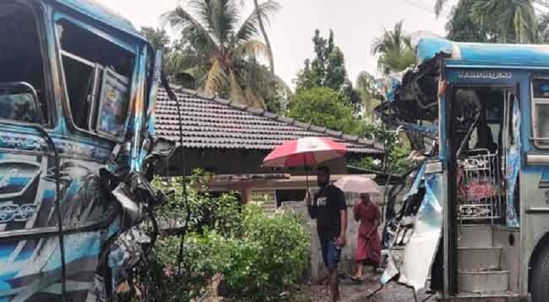 மாத்தறையில் இரு பேருந்துகள் நேருக்கு நேர் மோதி கோர விபத்து : 61 பேர் படுகாயம்!
