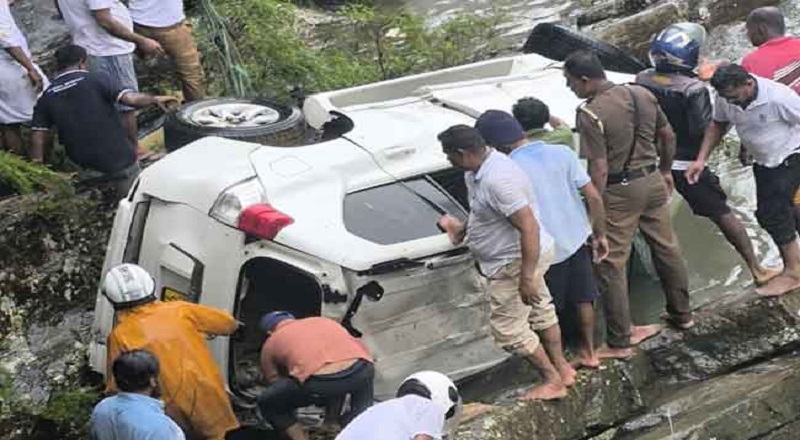 கண்டியில் வீதியை விட்டு விலகி ஆற்றில் பாய்ந்த ஜீப் : இருவர் பலி!