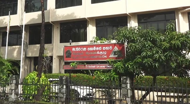 வாக்குச்சாவடிகளில் இருந்து அலங்காரங்களை அகற்றுமாரு தேர்தல் ஆணையம் உத்தரவு!