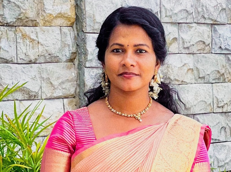 ஈழத்தில் சாதனை பெண்ணாக மாறியுள்ள ஓவியர் கேசனா இராசரத்தினம்