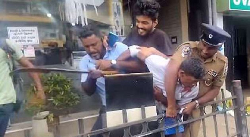 பதுளையில் அண்ணன் தம்பிக்கு இடையில் மோதல் : இருவரும் பொலிஸ் கண்காணிப்பில்!