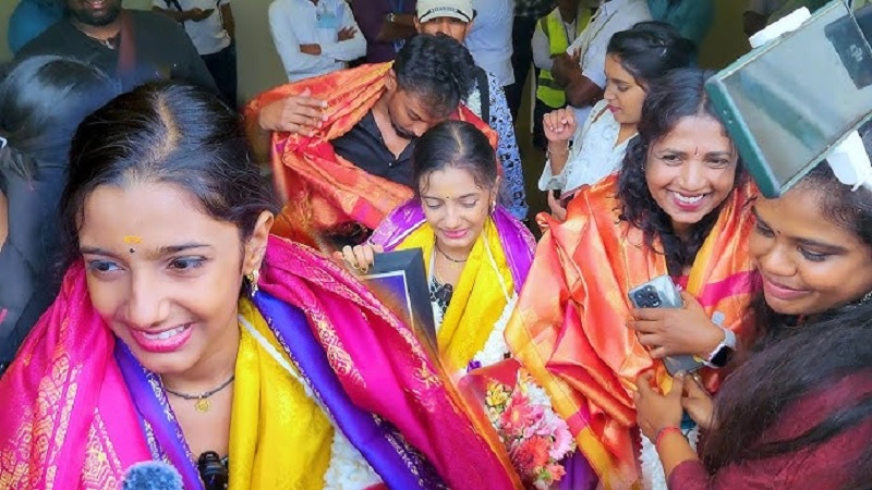 சூப்பர் சிங்கர் முடிந்து தாயகம் திரும்பிய யாழ் குயில் பிரியங்கா