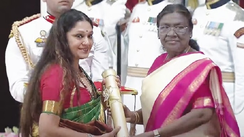 பத்ம பூஷன் விருது பெற்ற பிரபல நடிகை ஷோபனா