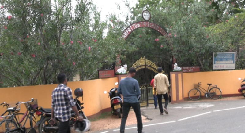 யாழில் சுகாதார அதிகாரியின் A.T.M மோசடி குற்றச்சாட்டு! பாடசாலையில் எடுக்கப்பட்ட நடவடிக்கை