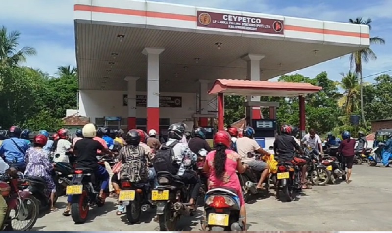 ஈரான் - இஸ்ரேலில் தொடரும் பதற்றம்! இலங்கை முளுவதும் எரிபொருள் வரிசை