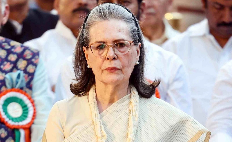 சிகிச்சை முடிந்து மருத்துவமனையை விட்டு வெளியேறிய சோனியா காந்தி