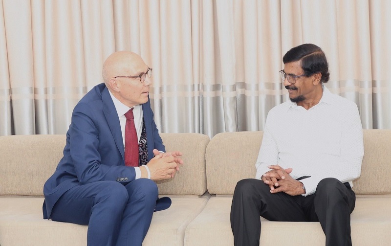 மக்கள் விடுதலை முன்னணி தலைமை அலுவலகத்தில் ஐ.நா குழுவுடன் பொதுச் செயலாளர் ரில்வின் சில்வா கலந்துரையாடல்