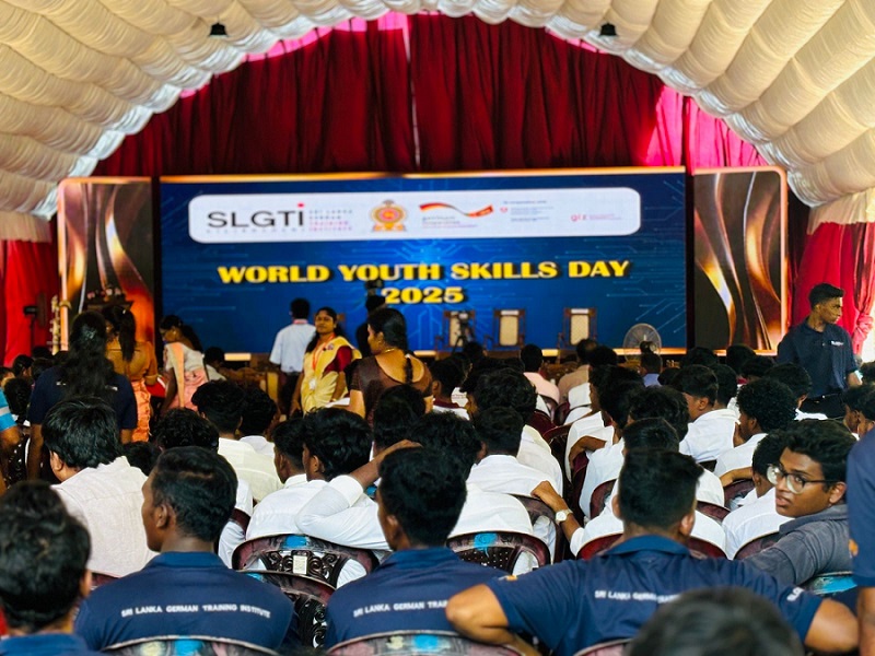 உலக இளைஞர் திறன் தினதினை முன்னிட்டு கிளிநொச்சியில் ஜெர்மன் பயிற்சி நிறுவனதின் நடைபவனி மற்றும் கண்காட்சி!