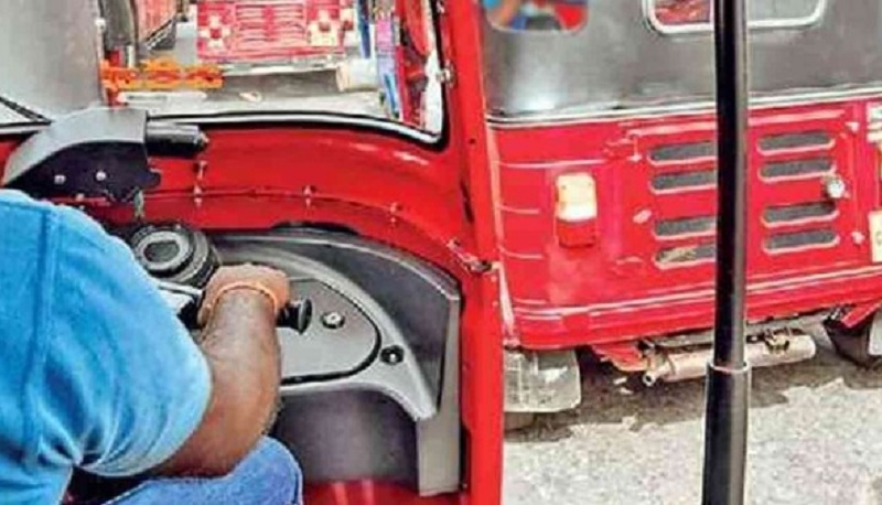 முச்சக்கர வண்டிகளை செலுத்துபவர்கள் இரவில் மிகவும் அவதானமாக இருக்க வேண்டும்!