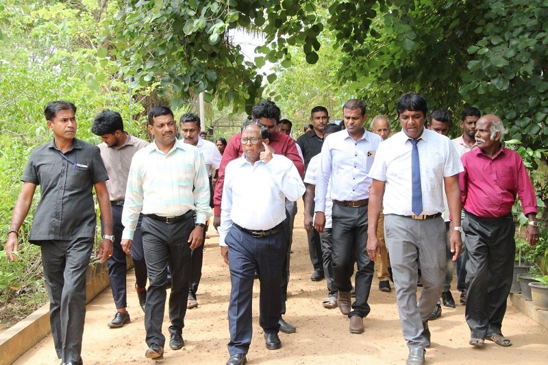 கல்மடுநகர் மாகாண மூலிகைக் கிராமத்திற்கு விஜயம் செய்த வடக்கு மாகாண ஆளுநர்