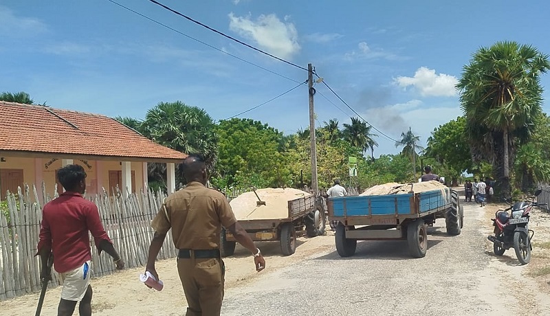 கடும் எதிர்ப்பிற்கு மத்தியில் வடமராட்சி அம்பனில் இருந்து நல்லுரிற்கு மணல்!