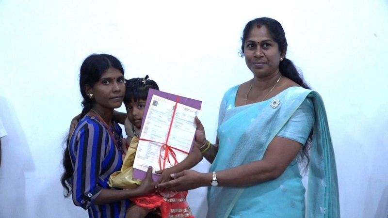 வவுனியாவில் முதன்முறையாக டிஜிட்டல் தேசிய பிறப்பு சான்றிதழ்கள் வழங்கல்!