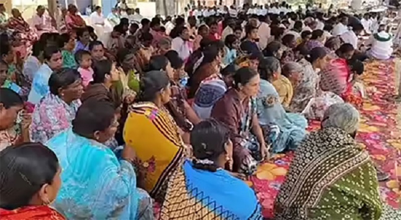 இலங்கையில் சிறையில் வாடும் இந்திய மீனவர்களை விடுவிக்க வலியுறுத்தி இராமேஸ்வரத்தில் தொடரும் போராட்டம்!
