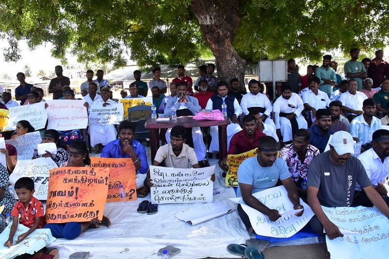 மன்னாரில் காற்றாலை, கணிய மணல் அகழ்வுக்கு எதிராக 17வது நாளாக தொடரும் போராட்டம்