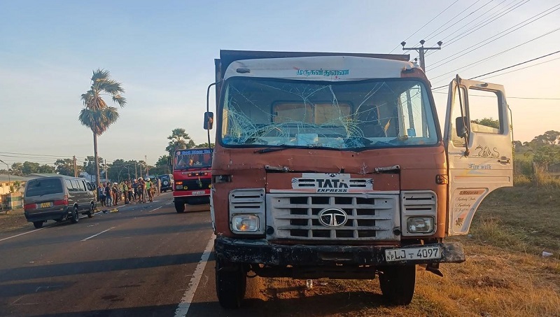 கிளிநொச்சியில் ஏ9 வீதியில் ஏற்பட்ட விபத்தில் இருவர் உயிரிழப்பு!