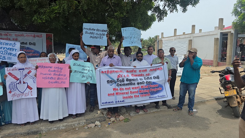 ஜனாதிபதி வடக்கிற்குச் சென்ற நிலையில் மன்னார் மக்களின் போராட்ட களம்!