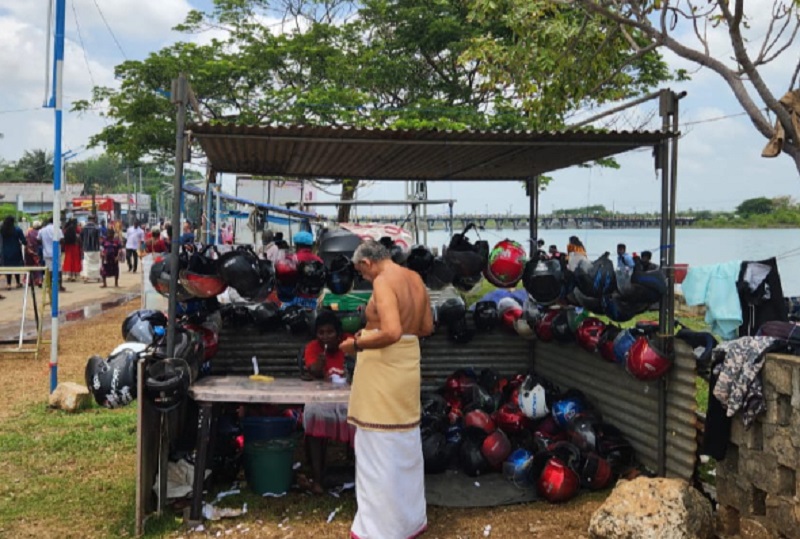 செல்வச்சந்நிதி ஆலய திருவிழாவில் மோட்டார் சைக்கிள் பாதுகாப்பு நிலையத்தில் பகல் கொள்ளை!