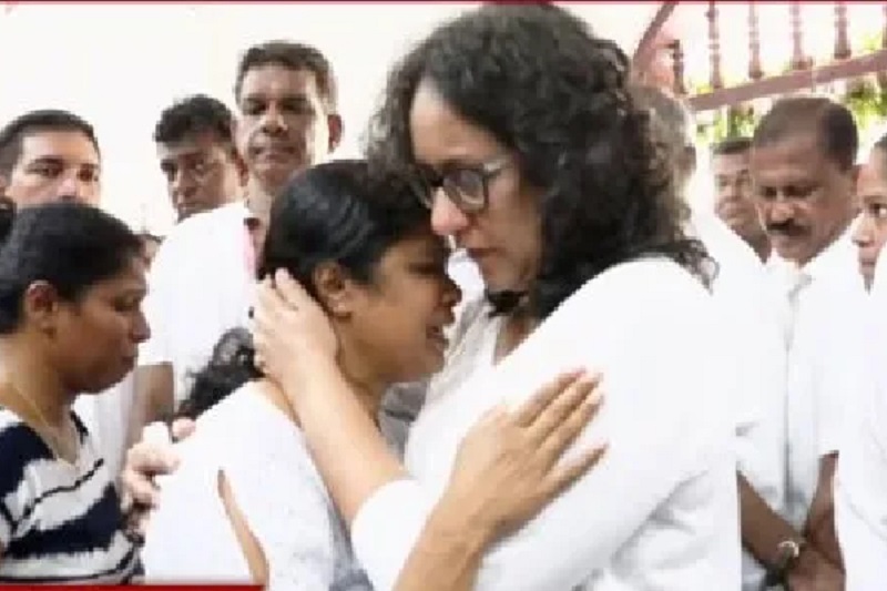 எல்ல விபத்தில் உயிரிழந்தவர்களுக்கு தங்காலை சென்று அஞ்சலி செலுத்திய பிரதமர்